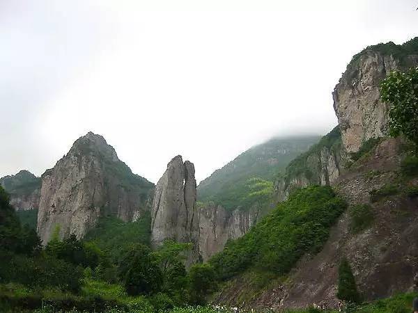 夏天避暑景点_夏天去哪里避暑_夏天避暑去哪